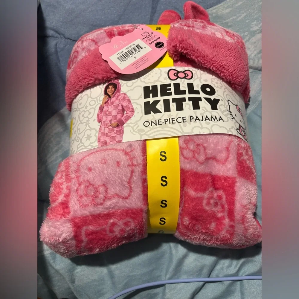 Hello Kitty Pink Patterned Women’s One Piece Pajama Set NWT size S - Picture 4 of 5